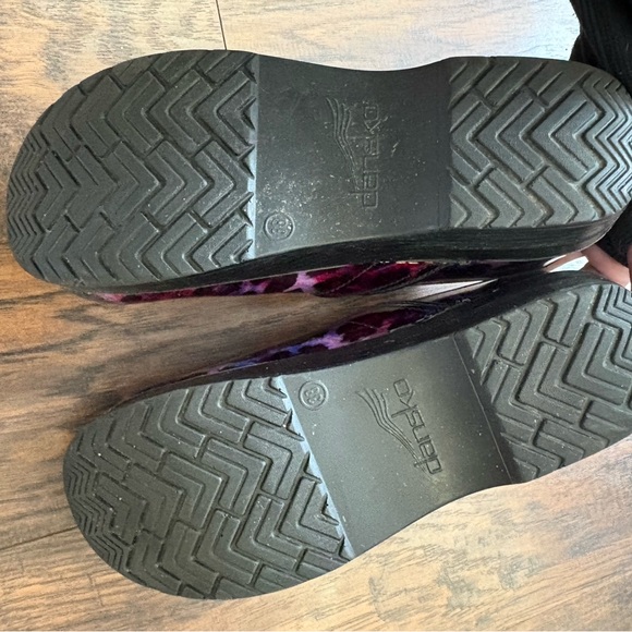 Stylish Women's Multicolor Clogs - Picture 4 of 4